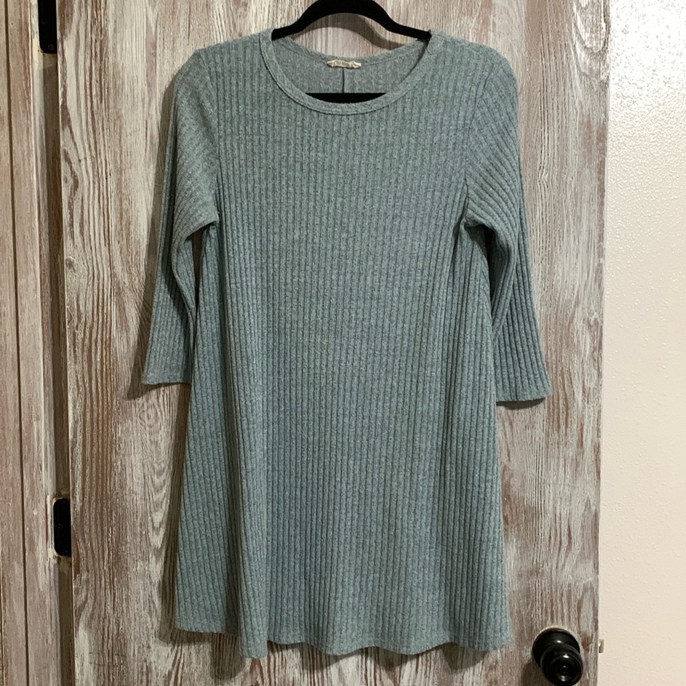 Long Quarter length Sleeve Sweater